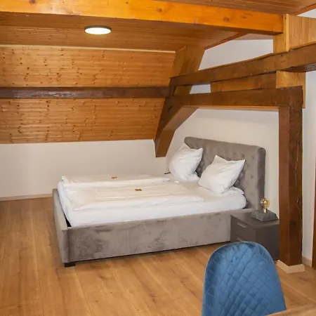 Weinhaus Kurtrierer Hof Mini-hôtel Leiwen