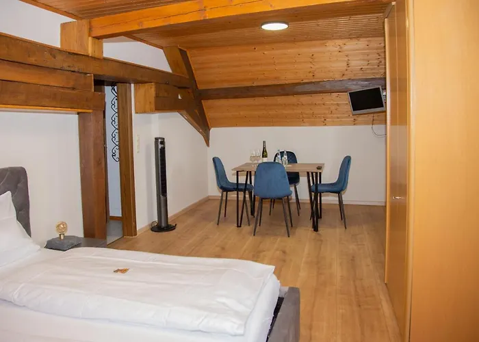 Weinhaus Kurtrierer Hof 雷温