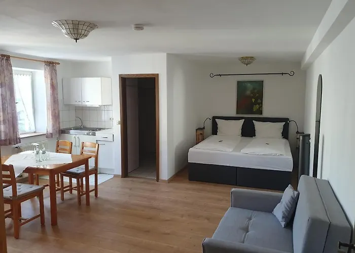 Inn Weinhaus Kurtrierer Hof Leiwen