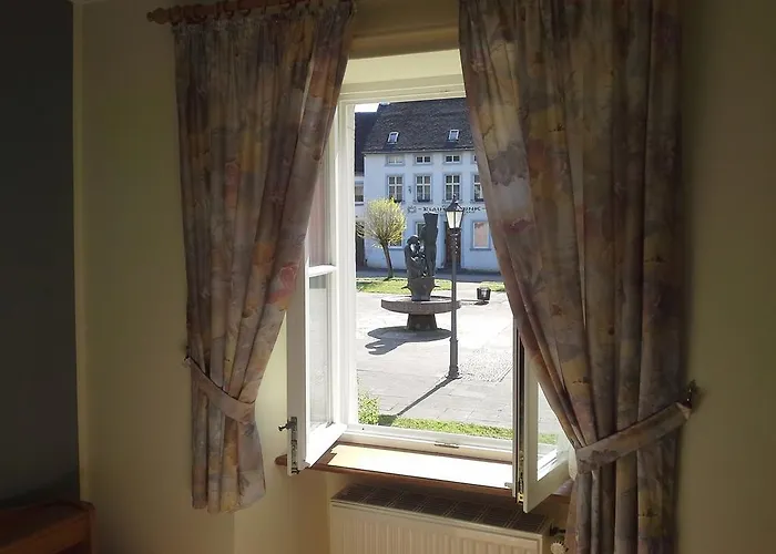 Weinhaus Kurtrierer Hof 宾馆 雷温